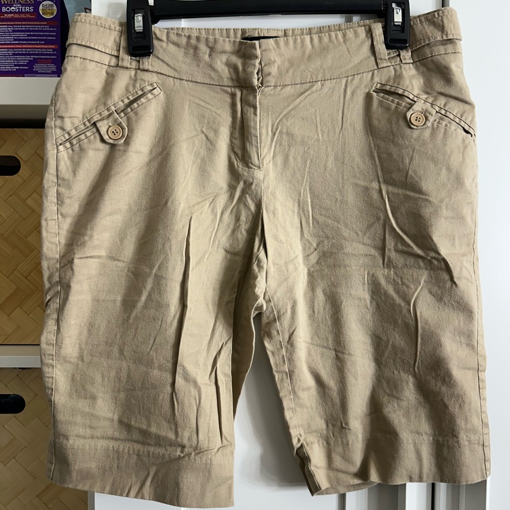 The limited Cassidy fit 8 khaki color shorts